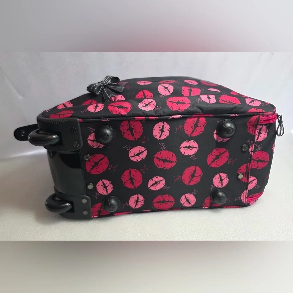 RARE Betsey Johnson Lips Kiss Print Rolling Bag Carry On Weekender Roll Luggage💋 - Picture 4 of 12